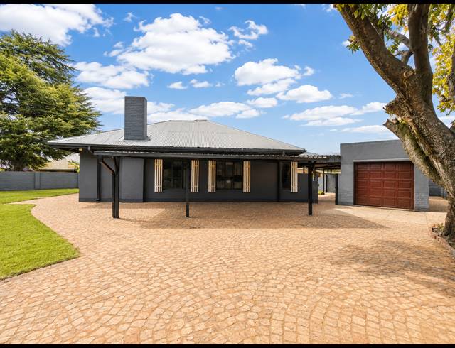 3 BEDROOM HOUSE FOR SALE IN THREE RIVERS